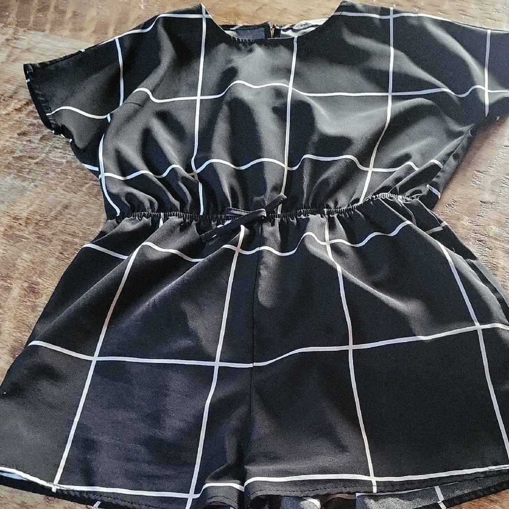 SHEIN Black and White Grid Kids One Piece
